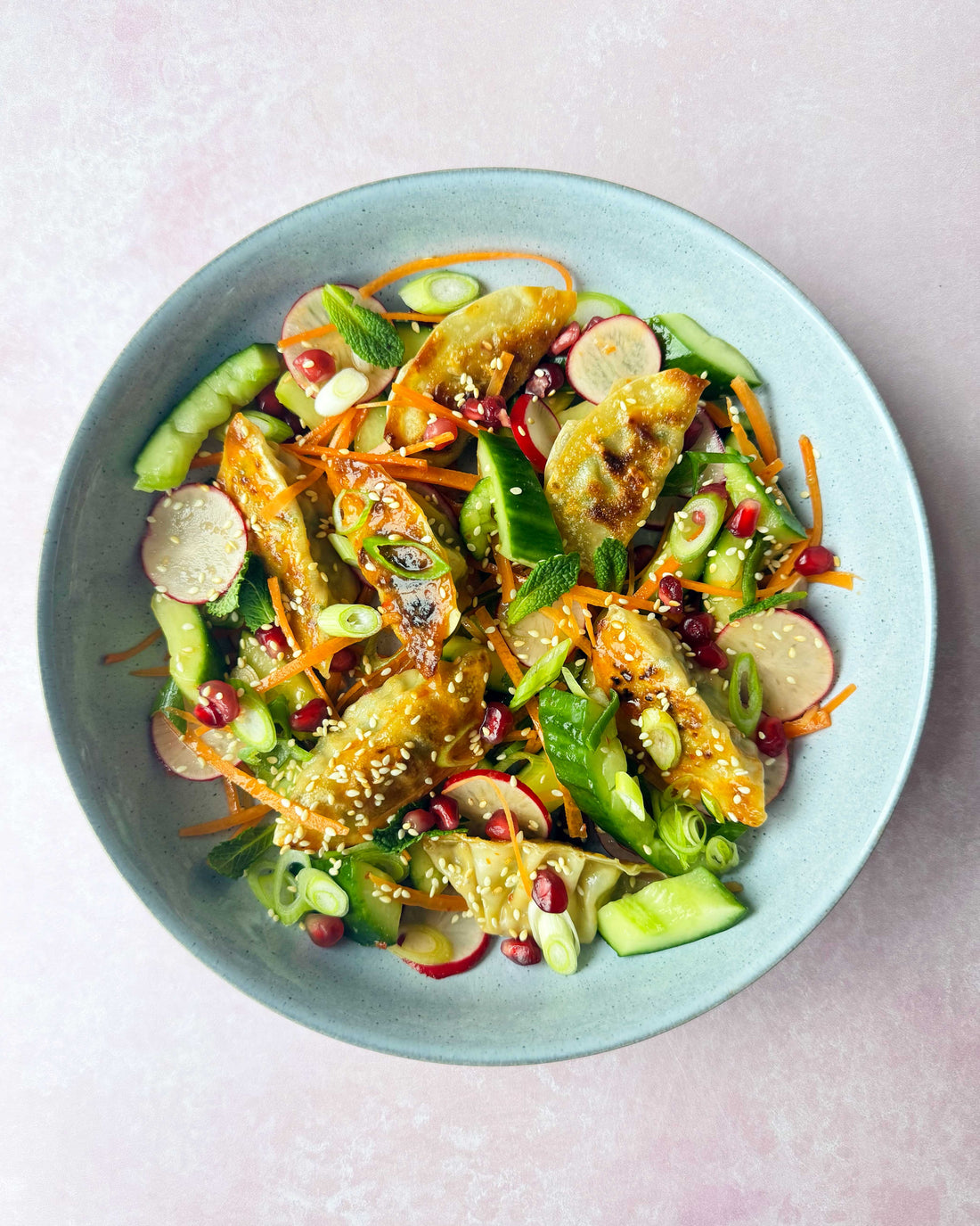 Speedy Sriracha Rainbow Dumpling Salad